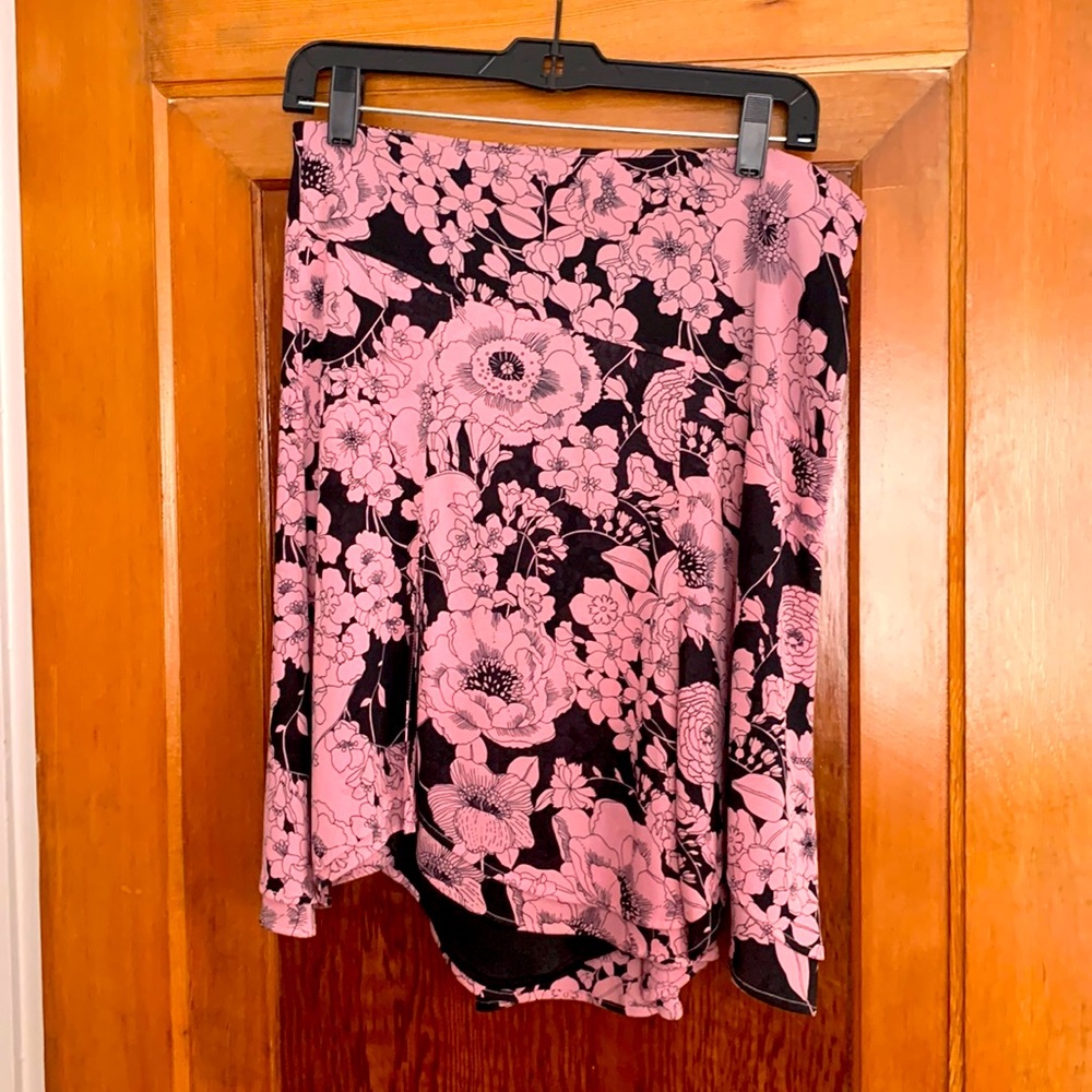 Express Scallop Hem Skirt